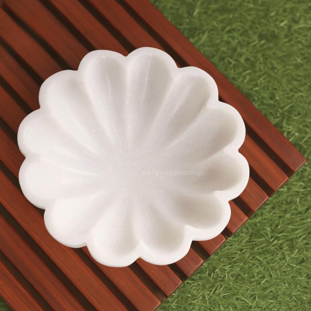 Marble Scalloped Urli